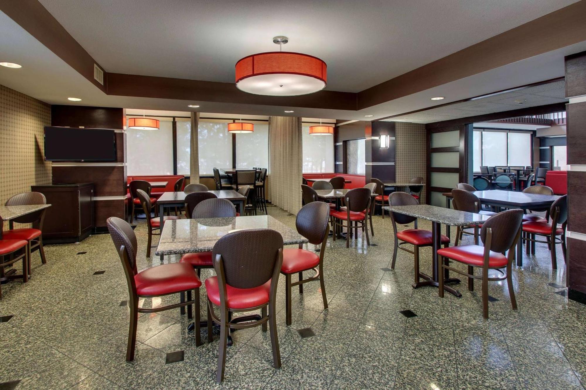 Heritage Inn & Suites The Woodlands, Trademark By Wyndham Exterior photo